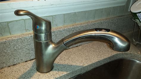 How To Tighten A Loose Moen Kitchen Faucet Base。